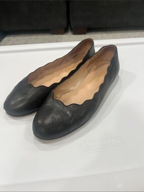 French Sole Black Scalloped Leather Ballet Flats